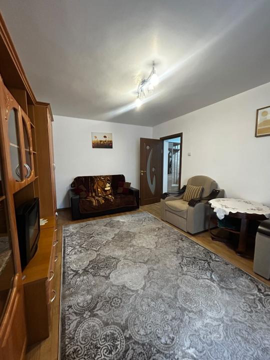 Apartament 2 camere decomandate, 9 Mai
