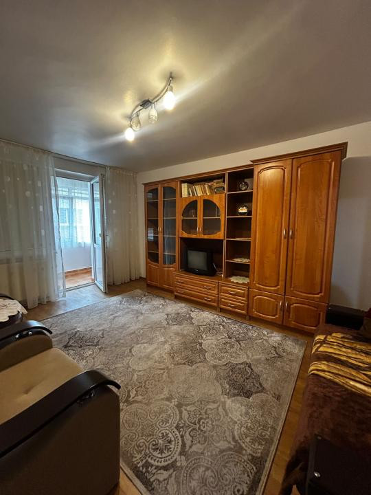 Apartament 2 camere decomandate, 9 Mai