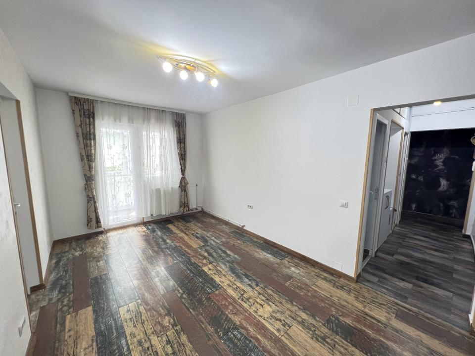 Apartament renovat, 2 camere, Universitate