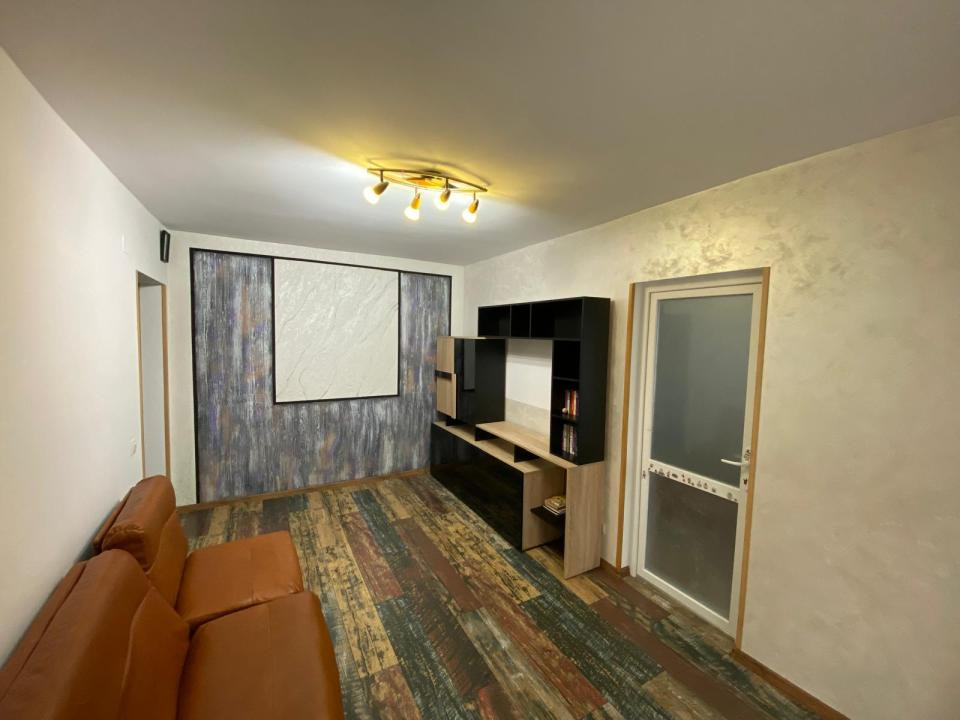 Apartament renovat, 2 camere, Universitate