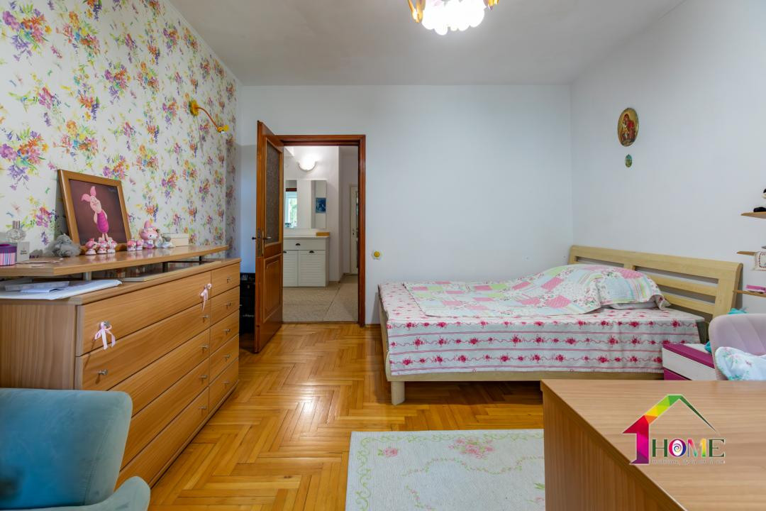  Două case în inima Bacăului.