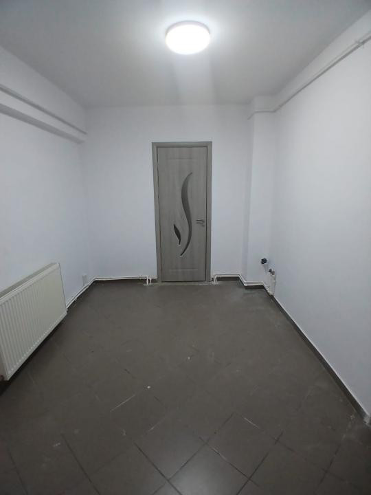 Apartament nemobilat, parter, ideal birouri
