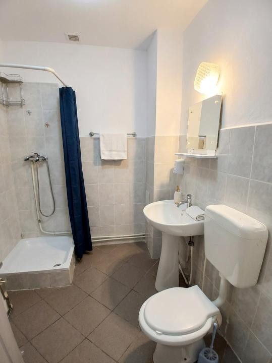 Apartament nemobilat, parter, ideal birouri