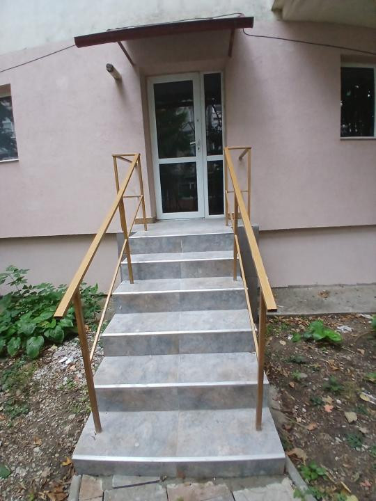 Apartament nemobilat, parter, ideal birouri