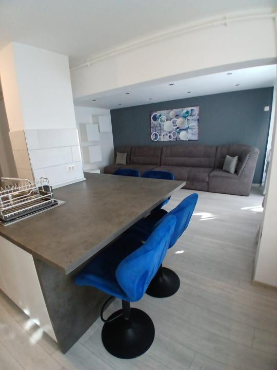 3 camere de inchiriat, Lux, zona Carrefour