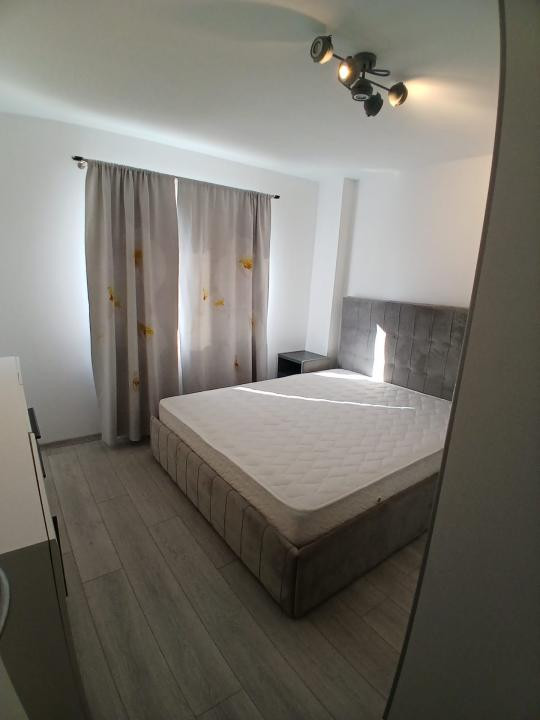 3 camere de inchiriat, Lux, zona Carrefour