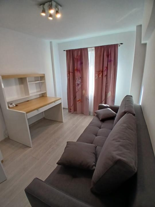 3 camere de inchiriat, Lux, zona Carrefour