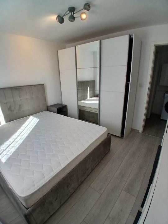 3 camere de inchiriat, Lux, zona Carrefour