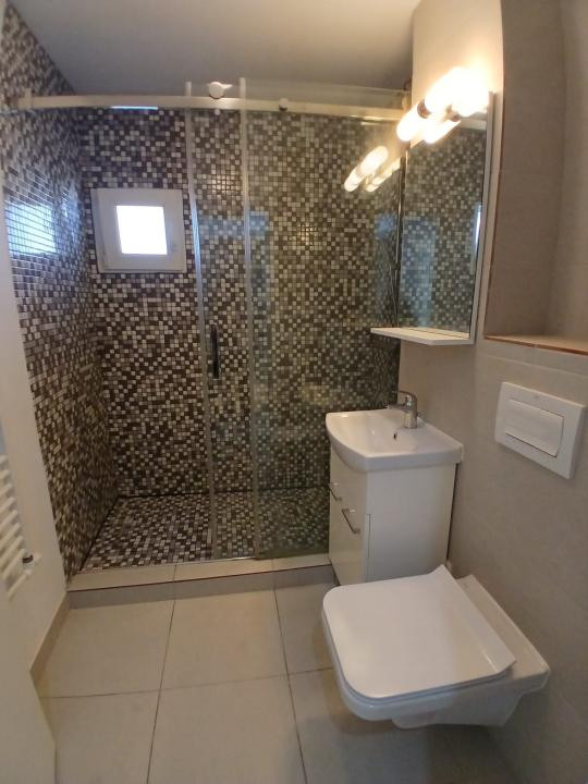 3 camere de inchiriat, Lux, zona Carrefour