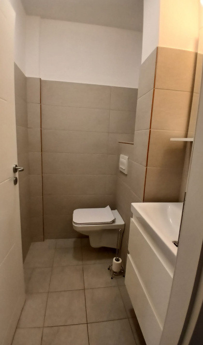 3 camere de inchiriat, Lux, zona Carrefour