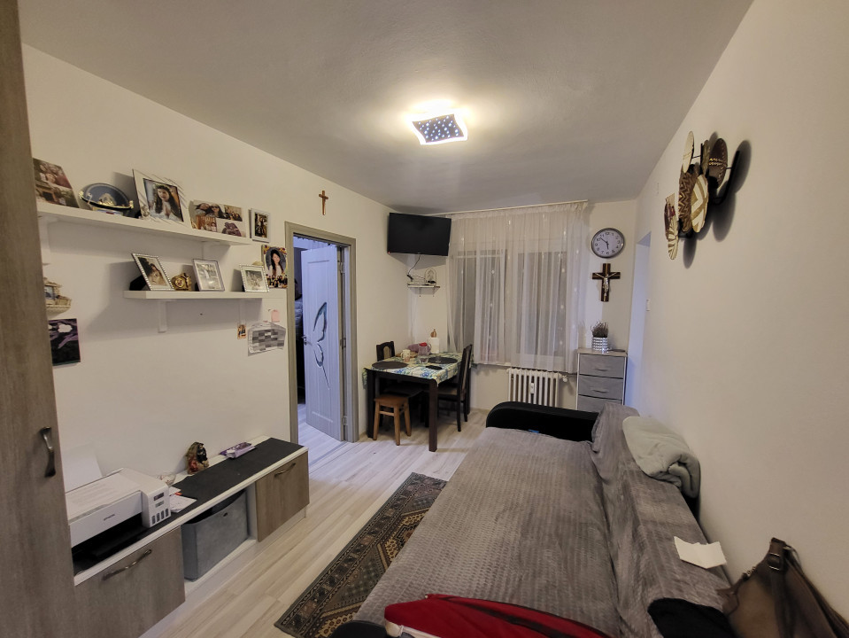 Apartament et.1 zona Cora