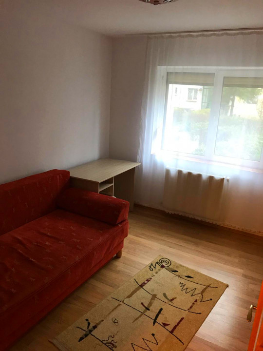 Apartament inchiriere, 3 camere decomandate, Bazinul de inot, Bacau