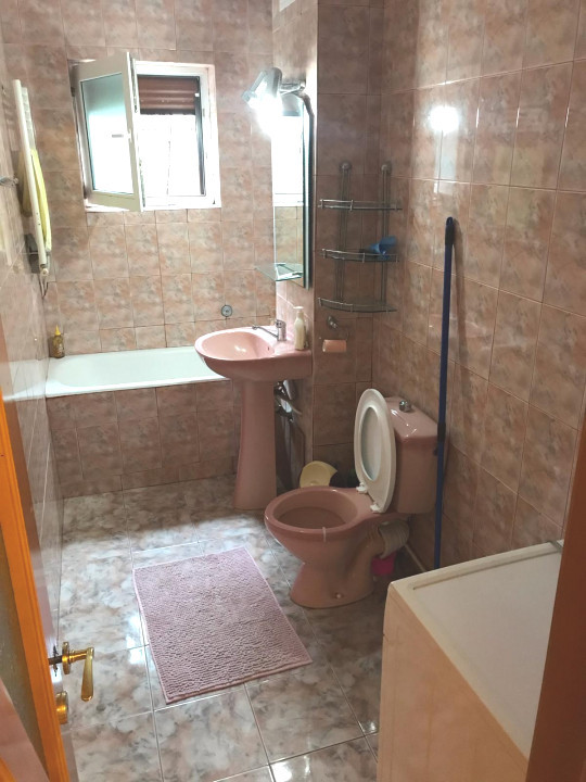 Apartament inchiriere, 3 camere decomandate, Bazinul de inot, Bacau