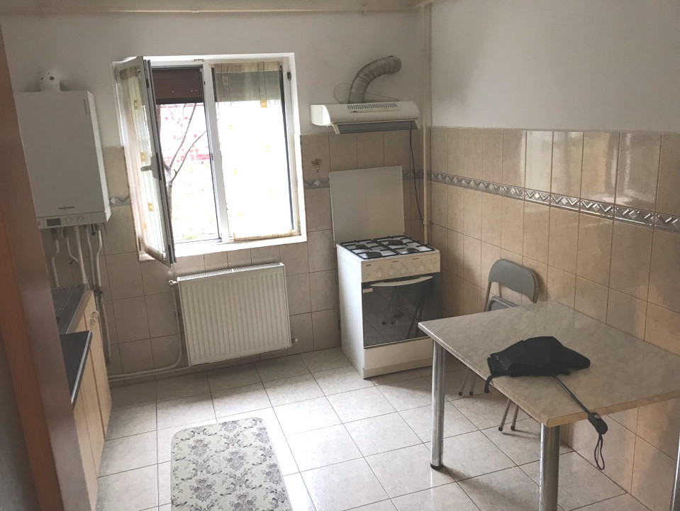 Apartament inchiriere, 3 camere decomandate, Bazinul de inot, Bacau