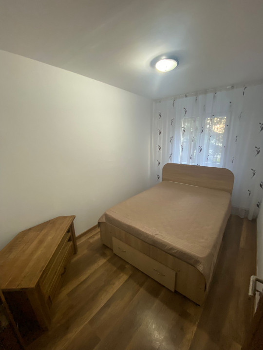 Apartament 3 camere, de inchiriat, Bacau