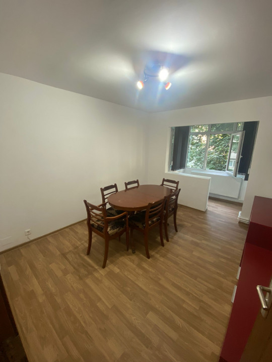 Apartament 3 camere, de inchiriat, Bacau