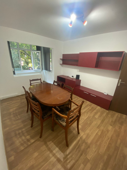 Apartament 3 camere, de inchiriat, Bacau