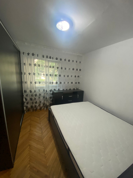 Apartament 3 camere, de inchiriat, Bacau