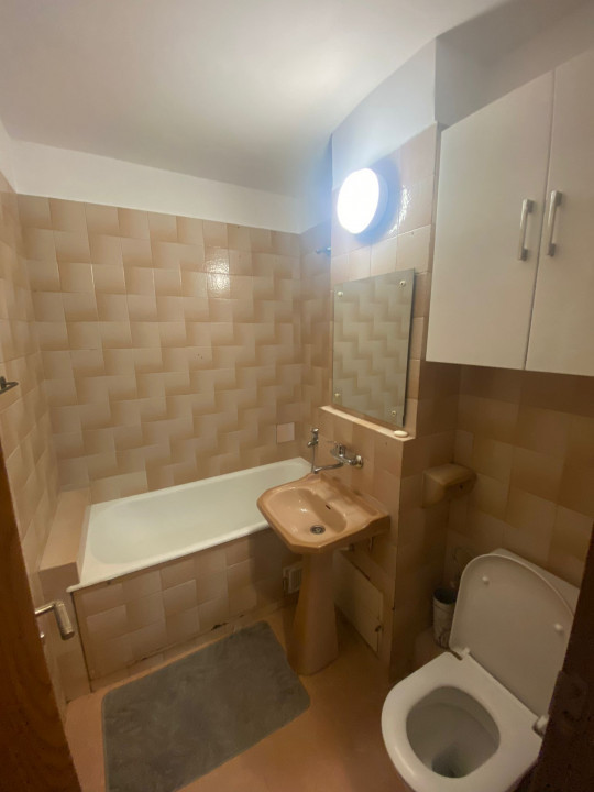 Apartament 3 camere, de inchiriat, Bacau