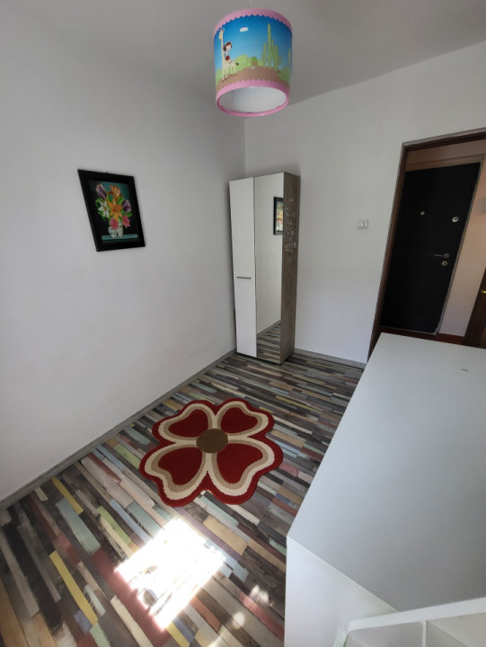 Apartament cu 3 camere str. Mioritei