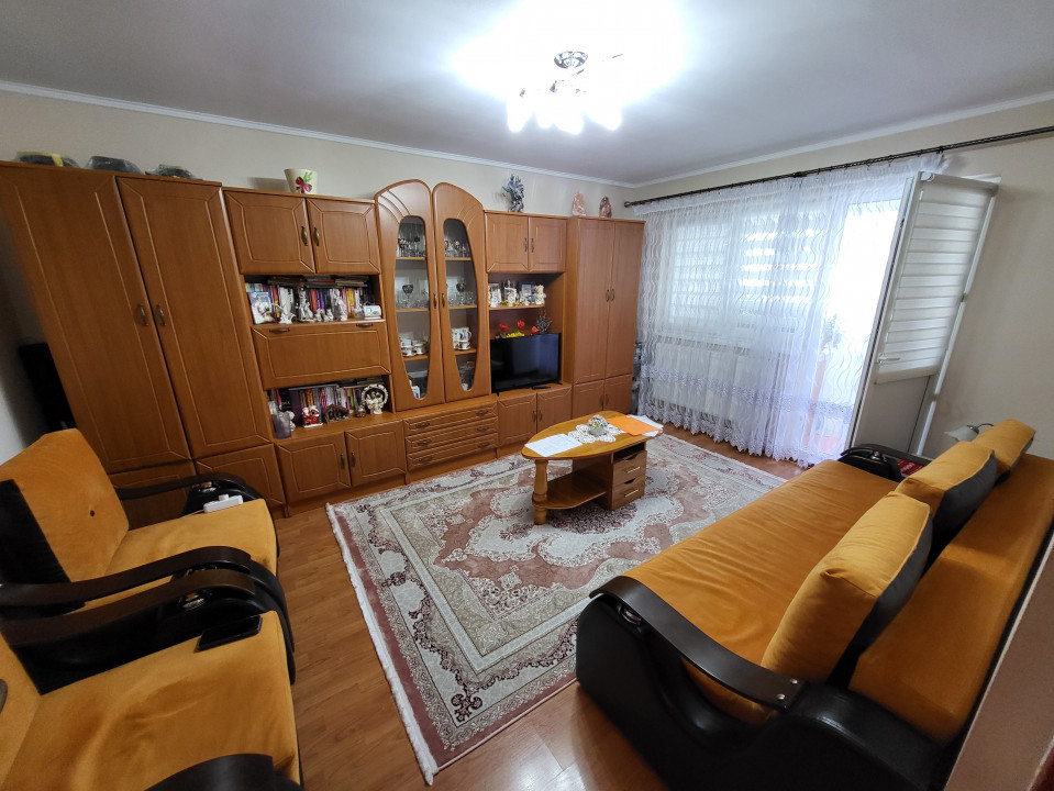 Apartament cu 3 camere zona Nord