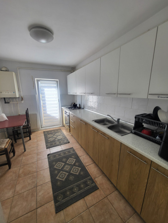 Apartament cu 3 camere zona Arena Mall