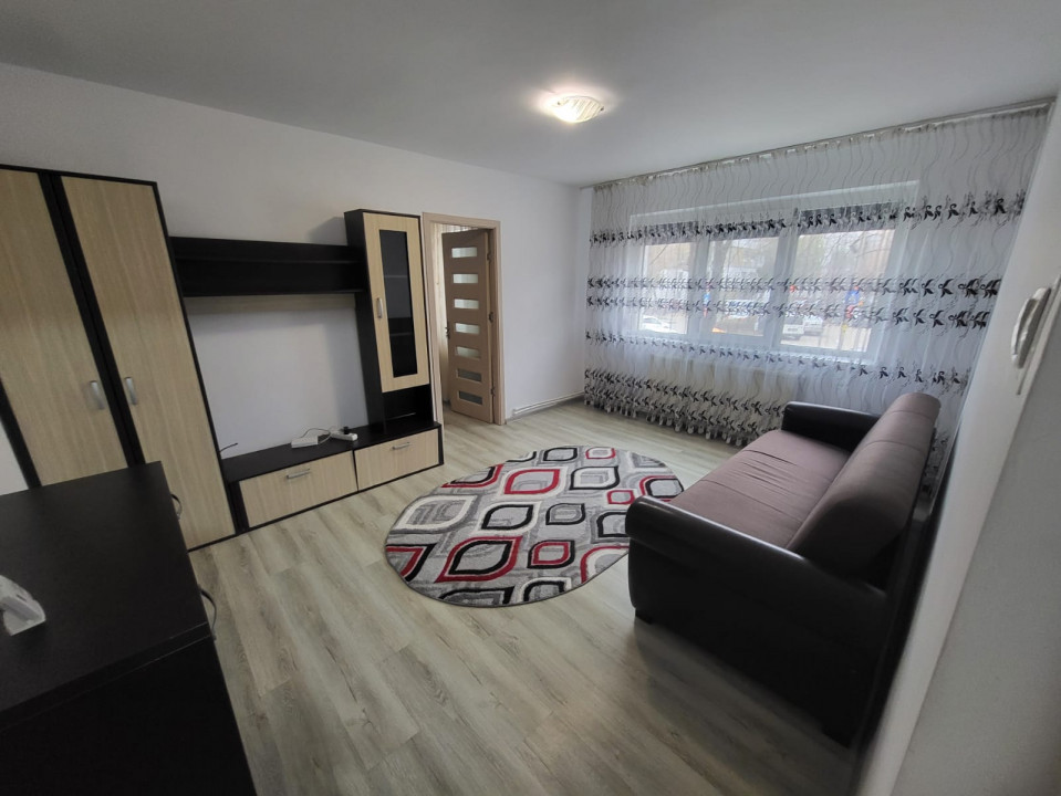 Apartament renovat, 2 camere, de inchiriat