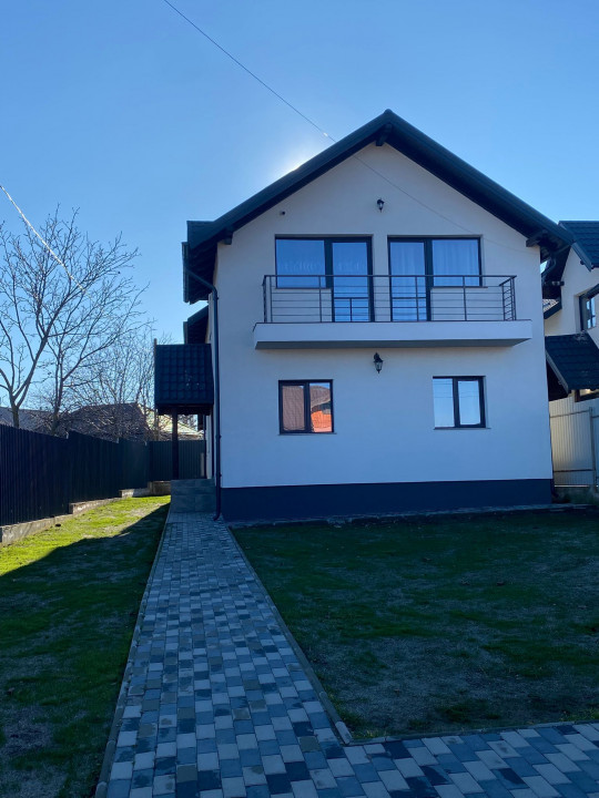 Casa 2024 cu 4 camere, terasa si curte, Sarata