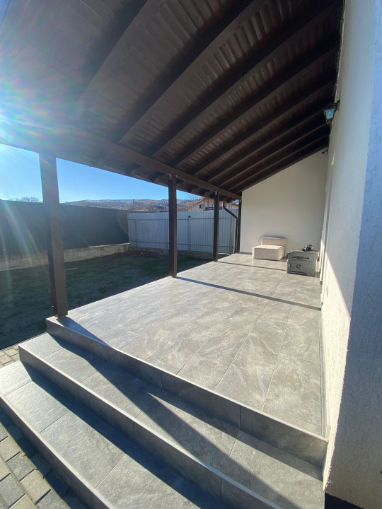 Casa 2024 cu 4 camere, terasa si curte, Sarata