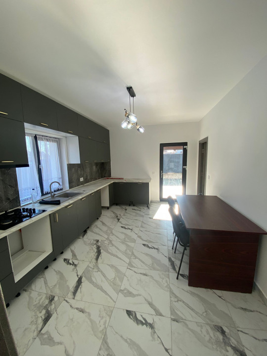 Casa 2024 cu 4 camere, terasa si curte, Sarata