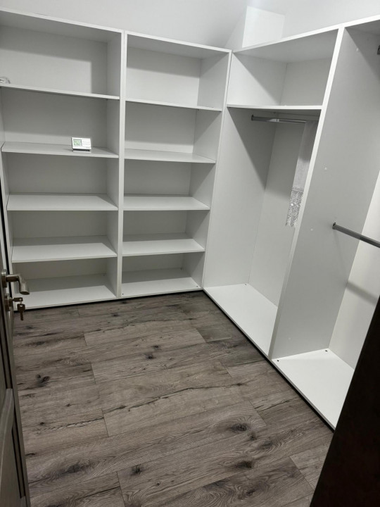 Casa 2024 cu 4 camere, terasa si curte, Sarata