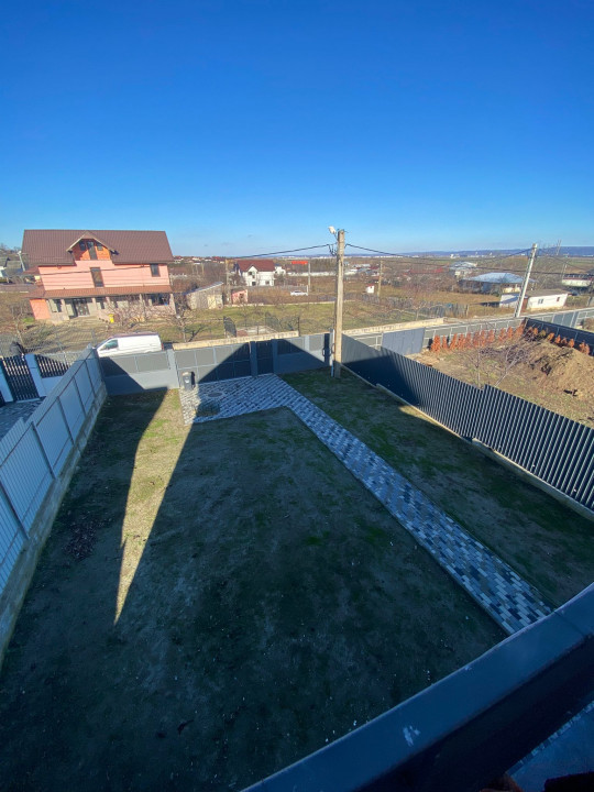 Casa 2024 cu 4 camere, terasa si curte, Sarata