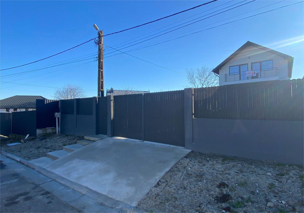 Casa 2024 cu 4 camere, terasa si curte, Sarata