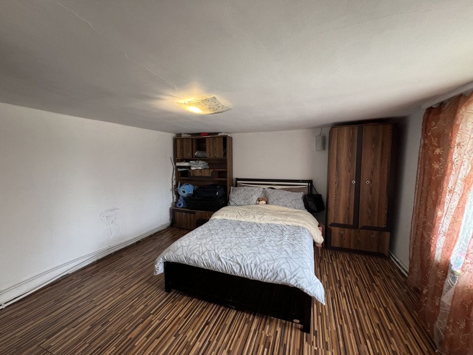 Casa 3 camere, Izvoare