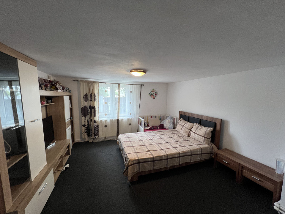 Casa 3 camere, Izvoare