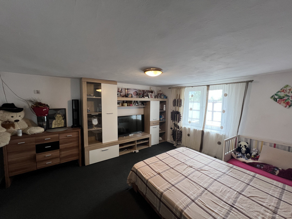 Casa 3 camere, Izvoare