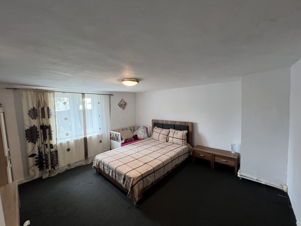 Casa 3 camere, Izvoare