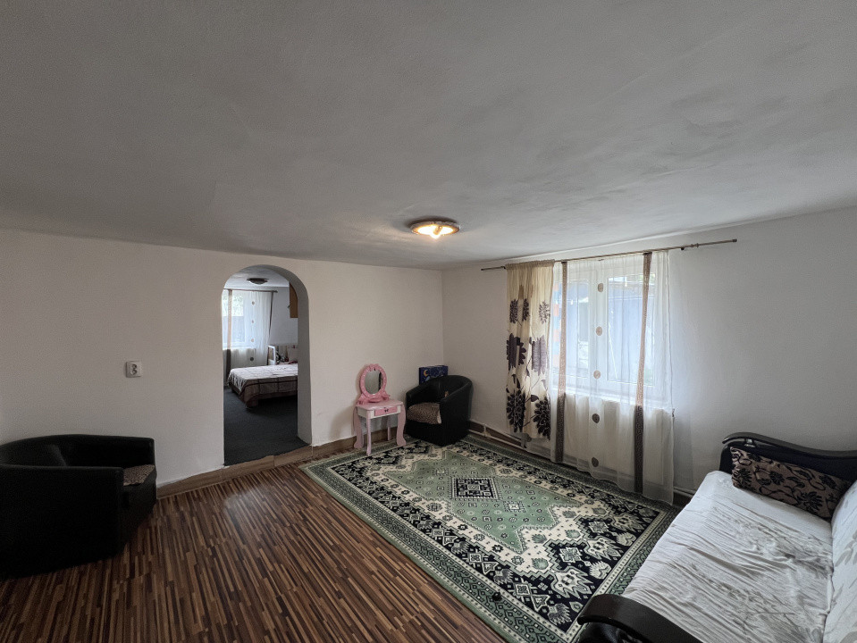 Casa 3 camere, Izvoare