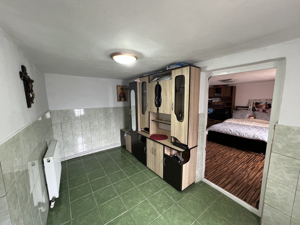 Casa 3 camere, Izvoare