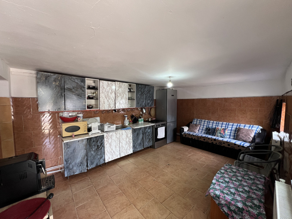 Casa 3 camere, Izvoare