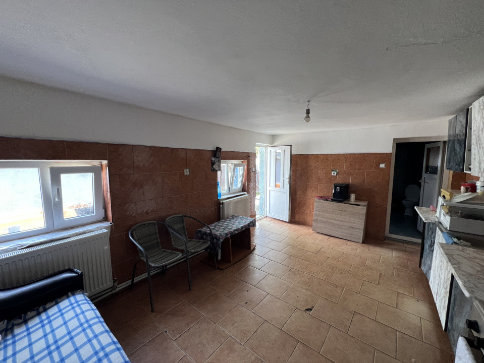 Casa 3 camere, Izvoare