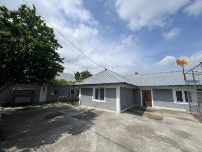 Casa 3 camere, Izvoare
