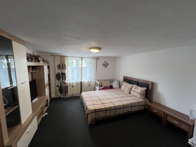 Casa 3 camere, Izvoare