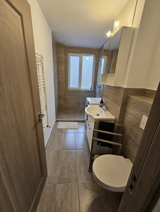 Apartament Renovat-2 camere decomandate 