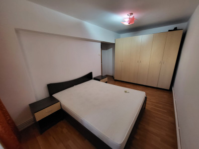 Apartament cu 3 camere decomandate. Mioritei