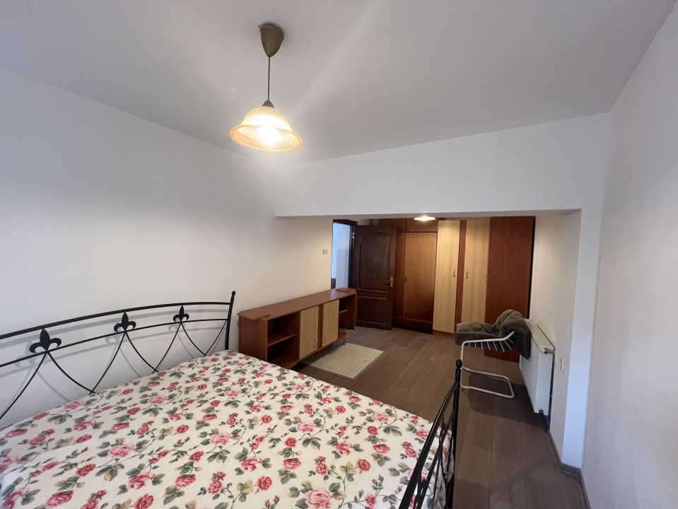 Garsoniera spatioasa, la curte