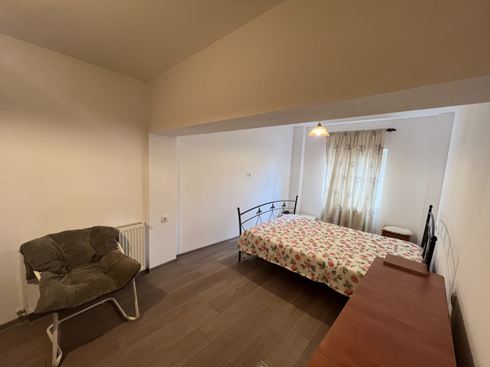 Garsoniera spatioasa, la curte