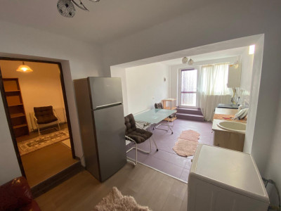 Garsoniera spatioasa, la curte