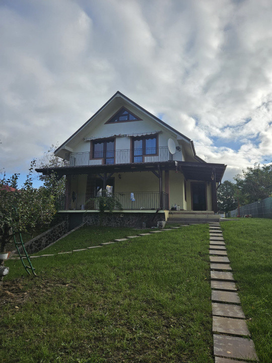 Vilă 5 camere, modernă, Serbănești