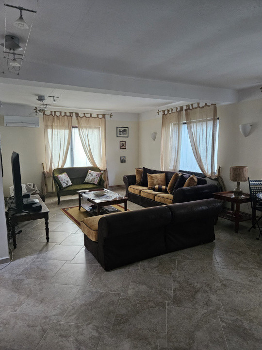 Vilă 5 camere, modernă, Serbănești